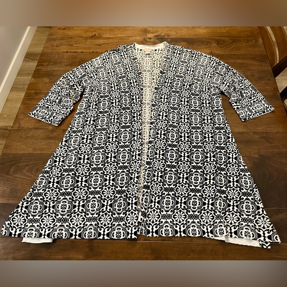 🌟Chico's Black and White Patterned Open Cardigan, XXL
